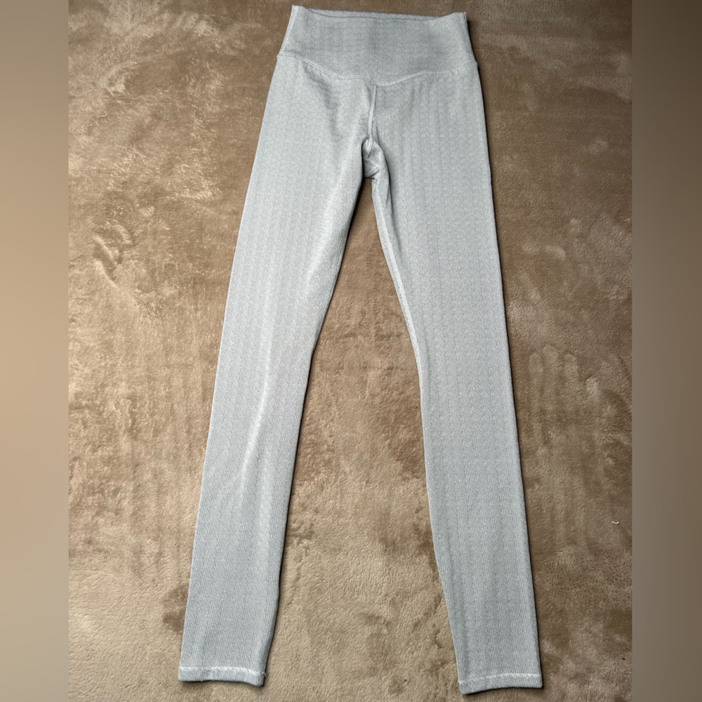 Vuori Light Gray High-Rise Leggings and Top set